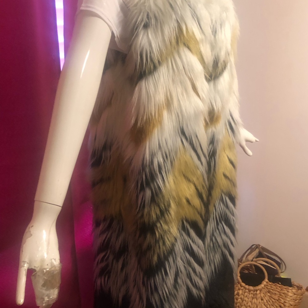 Fabulous Furs (Donna Salyers)Elegant Black Faux Fur Vest - Picture 3 of 7